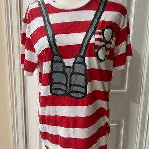 Where is Waldo ? T-shirt  Size Medium